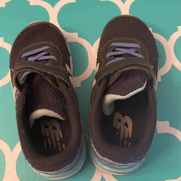 New balance sneakers toddler girls size 10 - Picture 7 of 8